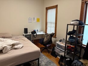 2016 Massachusetts Ave, Unit 2 in Cambridge, MA - Building Photo - Building Photo