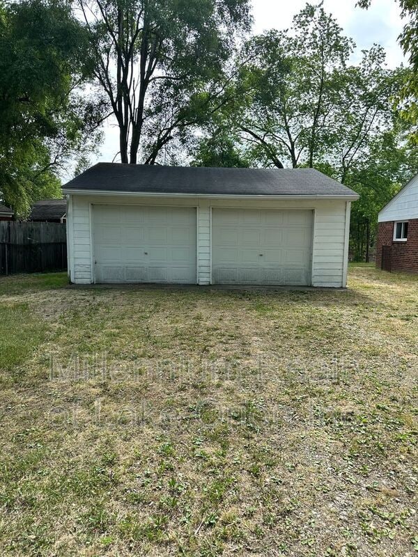 4811 Summerhill Dr in Village of Clarkston, MI - Building Photo - Building Photo
