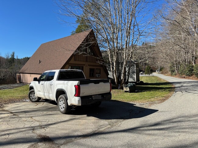 131 Old US Highway 321 in Blowing Rock, NC - Building Photo - Building Photo