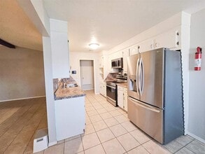 2513 NW Robinhood Dr in Lawton, OK - Foto de edificio - Building Photo