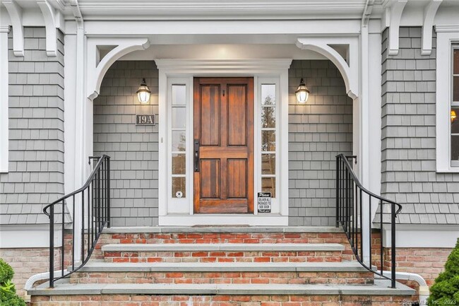 19 Washington Ave in Greenwich, CT - Building Photo - Building Photo