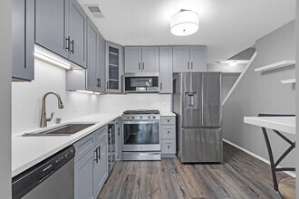 730 Hamilton Ct in Schaumburg, IL - Building Photo - Building Photo