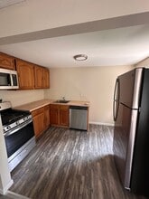 271 E 10th St in Oswego, NY - Building Photo - Building Photo