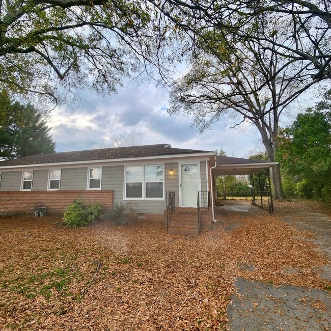 703 Ikes Rd in Taylors, SC - Building Photo - Building Photo
