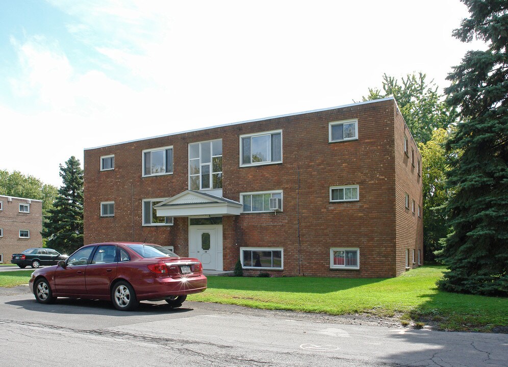 Hampton Manor in Rensselaer, NY - Building Photo