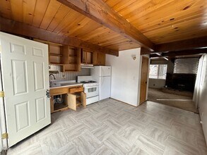 745 W Aeroplane Blvd in Big Bear, CA - Building Photo - Building Photo
