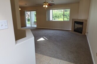 10100 Grand View Summit Dr in Bakersfield, CA - Building Photo - Building Photo