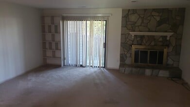 2305 Flagstone Ct in Winston-Salem, NC - Building Photo - Building Photo