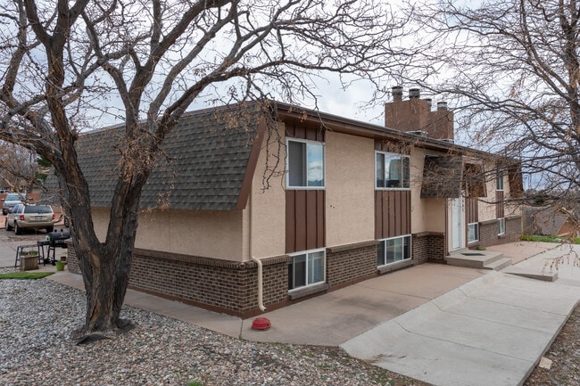 4995 Picturesque Cir in Colorado Springs, CO - Foto de edificio - Building Photo
