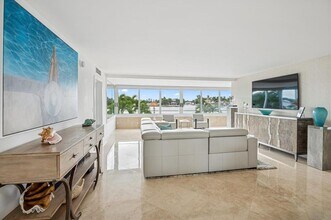 215 N Birch Rd in Fort Lauderdale, FL - Building Photo - Building Photo