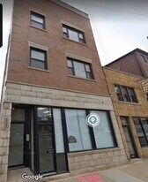 2350 W Grand Ave in Chicago, IL - Building Photo