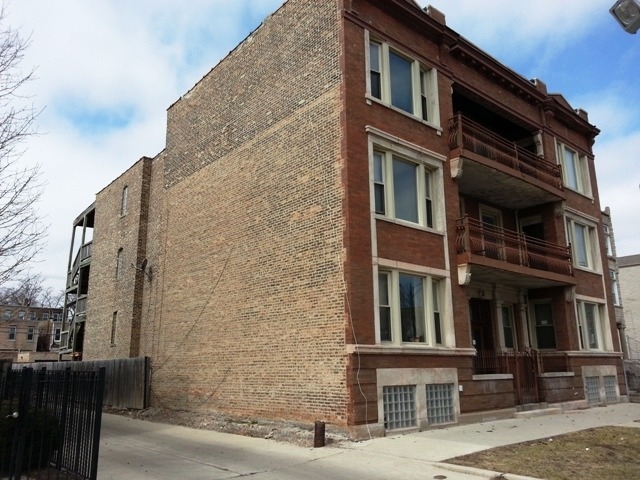 4238 S Indiana Ave in Chicago, IL - Foto de edificio - Building Photo