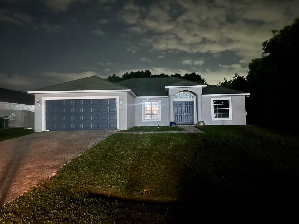 4643 SW Bachelor St in Port St. Lucie, FL - Building Photo