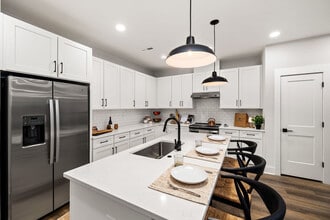 HARMON Jefferson Village by Crescent Communities in Greensboro, NC - Foto de edificio - Building Photo