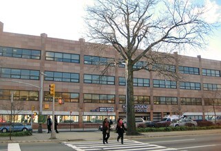 Kew Bolmer in Kew Gardens, NY - Building Photo - Building Photo