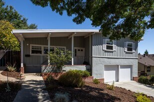 2626 Mcgarvey Ave in Redwood City, CA - Building Photo