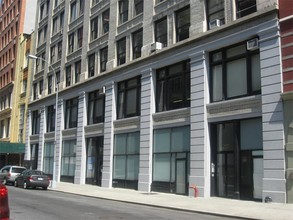 227-239 W 17th St in New York, NY - Foto de edificio - Building Photo