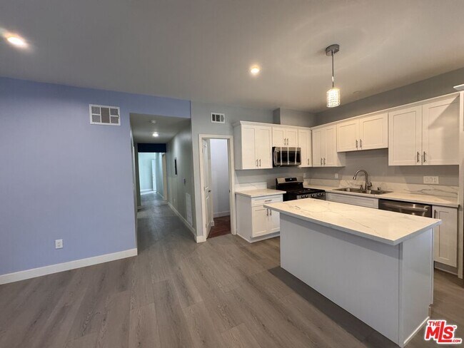 property at 1517 Crenshaw Blvd