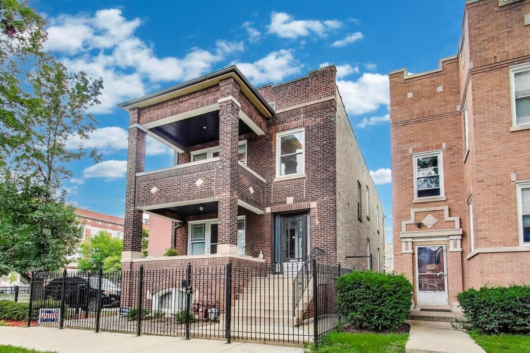 4409 W Deming Pl in Chicago, IL - Building Photo