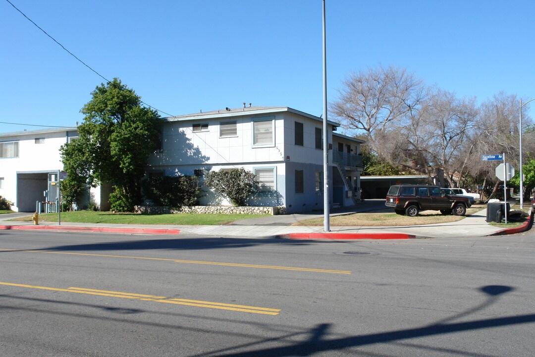 6957 Hazeltine Ave in Van Nuys, CA - Building Photo