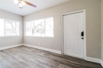 371 N Ridgewood Ave in Ormond Beach, FL - Building Photo - Building Photo