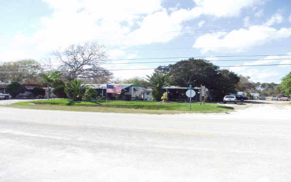 8860 Us Highway 1 in Micco, FL - Building Photo