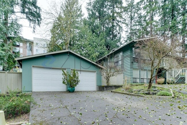 1614 NE 199th Ct in Shoreline, WA - Building Photo - Building Photo