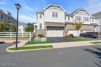 26 Malcolm Way in Lincroft, NJ - Building Photo - Building Photo