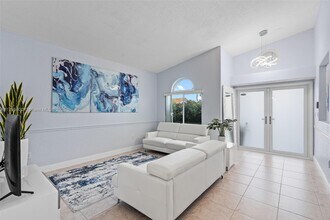 14162 NW 87th Ct in Miami Lakes, FL - Building Photo - Building Photo