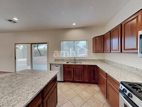70 E Camino Rancho Felice in Sahuarita, AZ - Building Photo - Building Photo