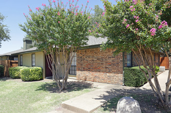 Center Place in Arlington, TX - Foto de edificio - Building Photo