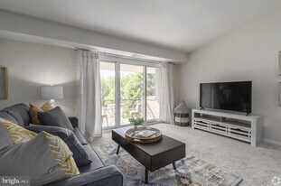 284 Iven Ave, Unit 2B-272-3B in St. Davids, PA - Building Photo