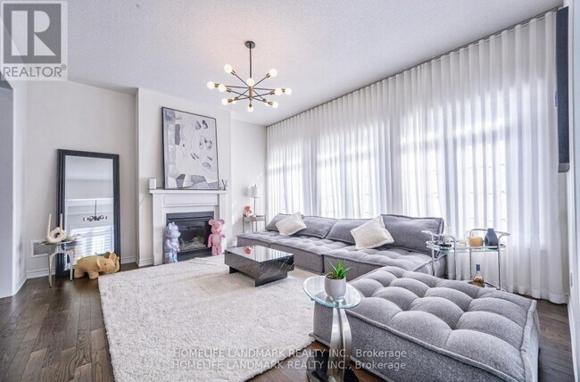 329 Danny Wheeler Blvd in Georgina, ON - Building Photo - Building Photo