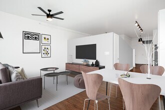 Metropolitan Flats in St. Louis, MO - Foto de edificio - Building Photo