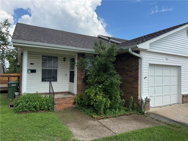 property at 301 S 11th Pl