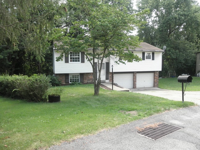 124 Treeview Dr in Coraopolis, PA - Building Photo - Building Photo