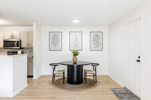 Northwoods Reserve in Cincinnati, OH - Building Photo