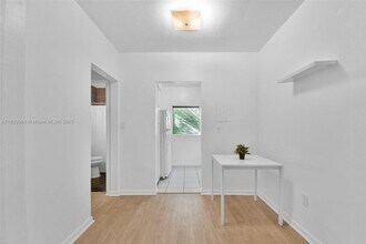544 Michigan Ave in Miami Beach, FL - Building Photo - Building Photo