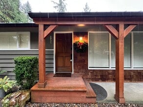 18935 Marine View Dr SW in Normandy Park, WA - Building Photo - Building Photo