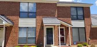 18 Upton Ct Dr in Greenville, NC - Building Photo