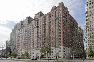 3260-70 N Lake Shore Drive in Chicago, IL - Building Photo