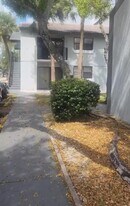 7220 NW 179th St in Hialeah, FL - Building Photo