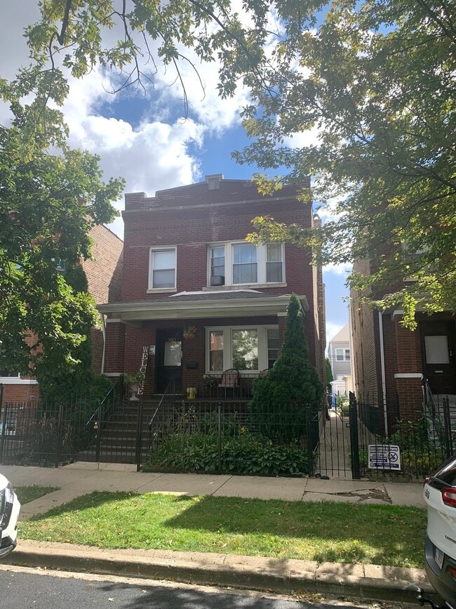 property at 3013 N Hamlin Ave