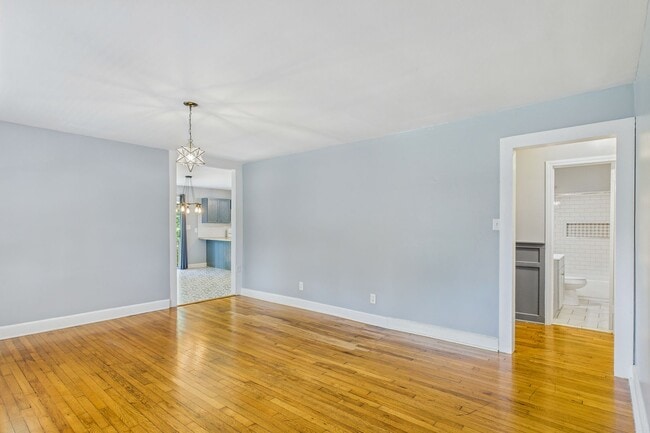 111-111A Drewsbury Dr in Greensboro, NC - Building Photo - Building Photo