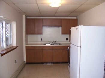 11 Circle St in Brownville, ME - Foto de edificio - Building Photo