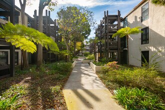 7742 Redlands St, Unit D2044 in Playa Del Rey, CA - Building Photo - Building Photo
