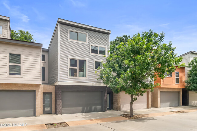 property at 212 Highland Oaks Ln