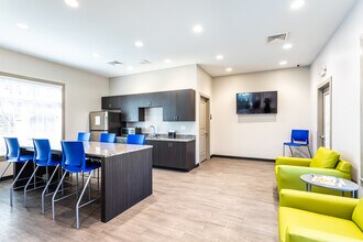 Heather Ridge in Columbia, MO - Building Photo - Interior Photo