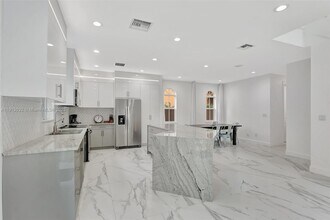 407 SW 17th St in Fort Lauderdale, FL - Building Photo - Building Photo