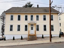 19 Thompson St, Unit B in Vernon, CT - Building Photo